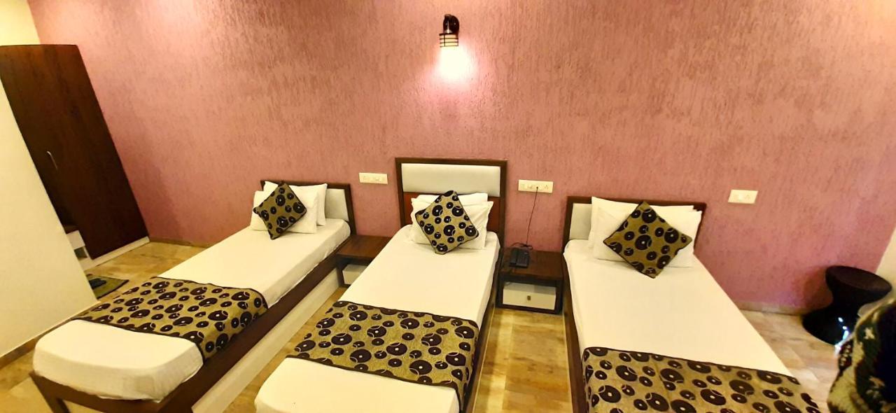 Hotel Tulip Plaza Ahmadábád Exteriér fotografie